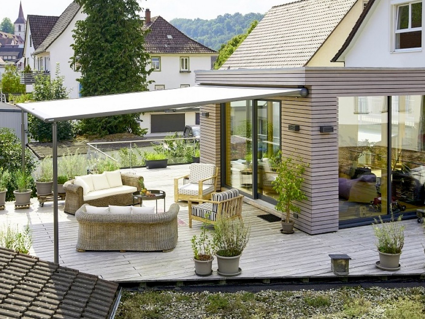 Terrasse mit Pergolamarkise