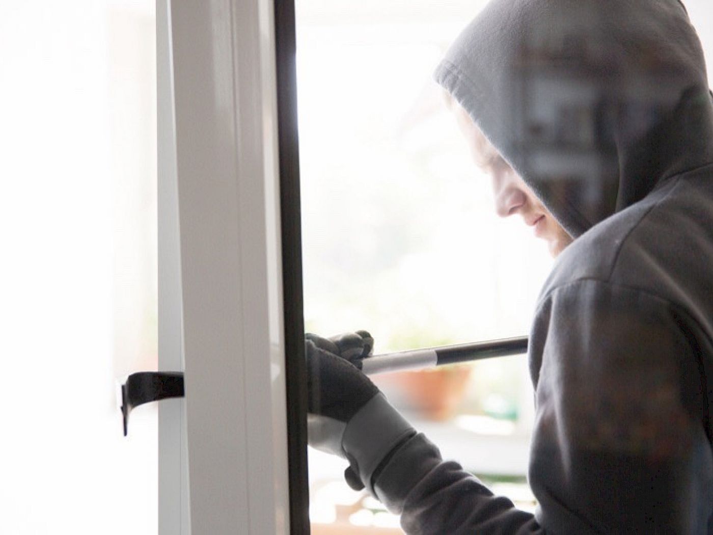 Einbruch durch ein Fenster