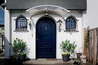 Türen und Vordächer