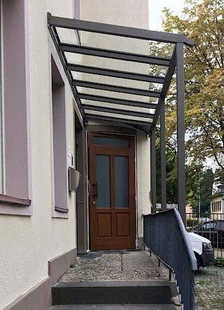 Türen und Vordächer